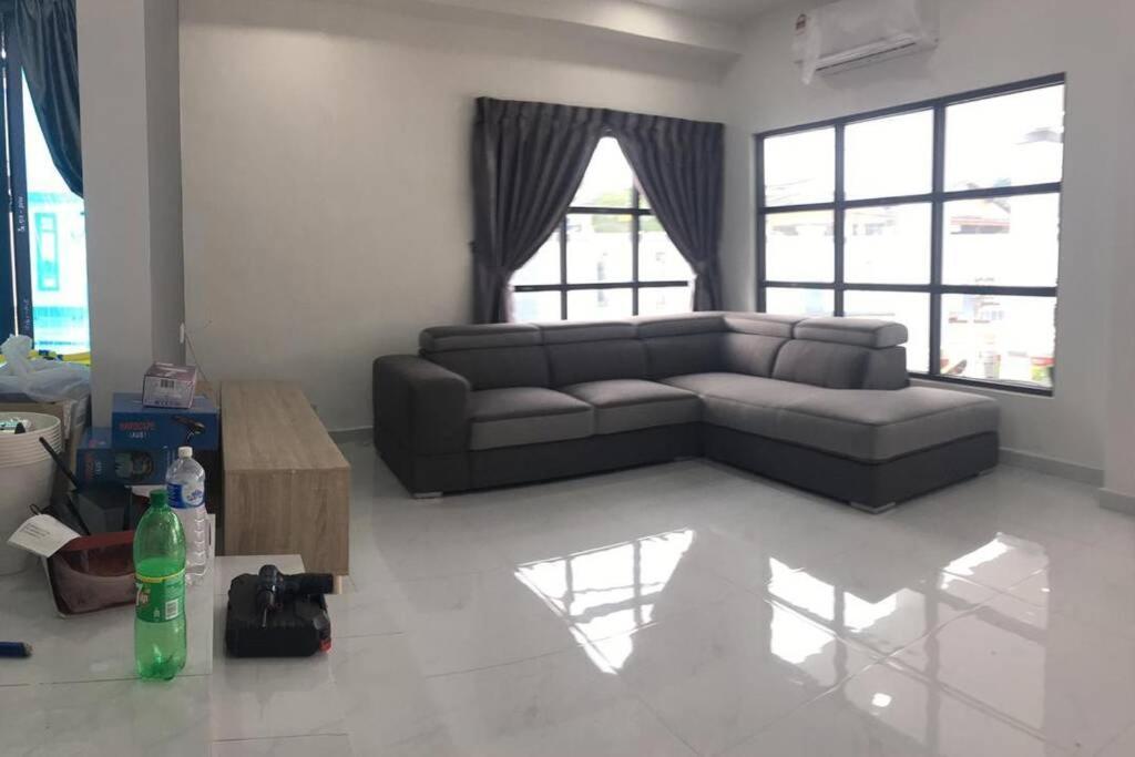 فيلا 22Pax :Taman Pelangi Party House Nearby Midvelly جوهر بهرو المظهر الخارجي الصورة